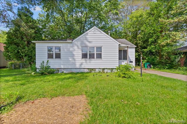 front view picture of 22123 Piper, Eastpointe, MI. 48021