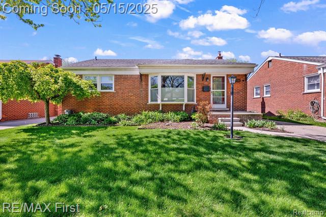 front view picture of 19716 Gaukler, Saint Clair Shores, MI. 48080