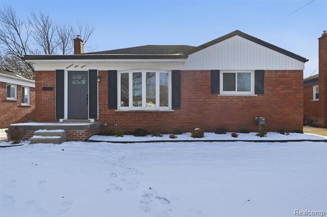 front view picture of 19912 Alger, Saint Clair Shores, MI. 48080