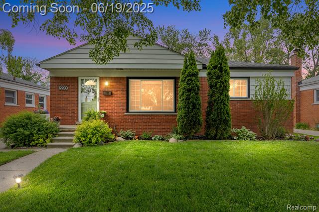 front view picture of 19900 Alger, Saint Clair Shores, MI. 48080