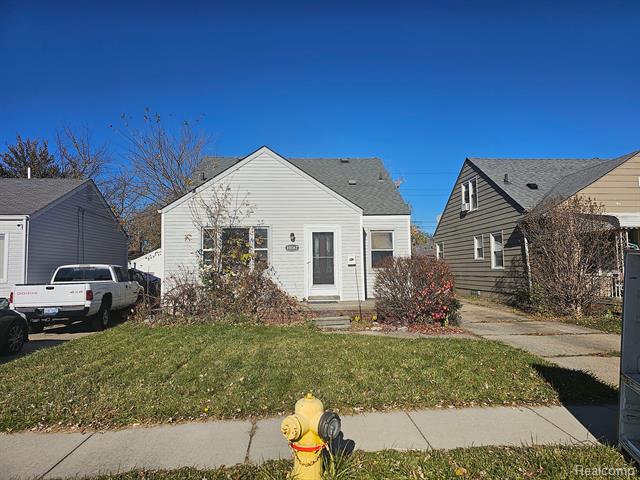 front view picture of 18067 Rosetta, Eastpointe, MI. 48021