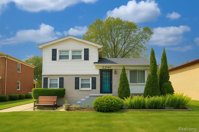 front view picture of 22147 Melrose Ct, Eastpointe, MI. 48021