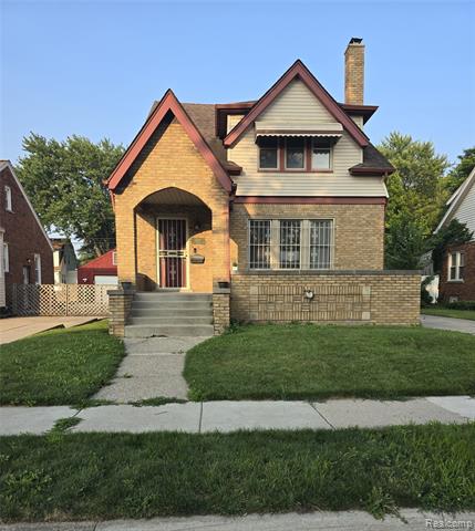 front view picture of 22154 Elmwood, Eastpointe, MI. 48021