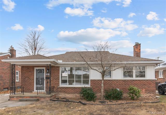 front view picture of 22609 Edgewood, Saint Clair Shores, MI. 48080