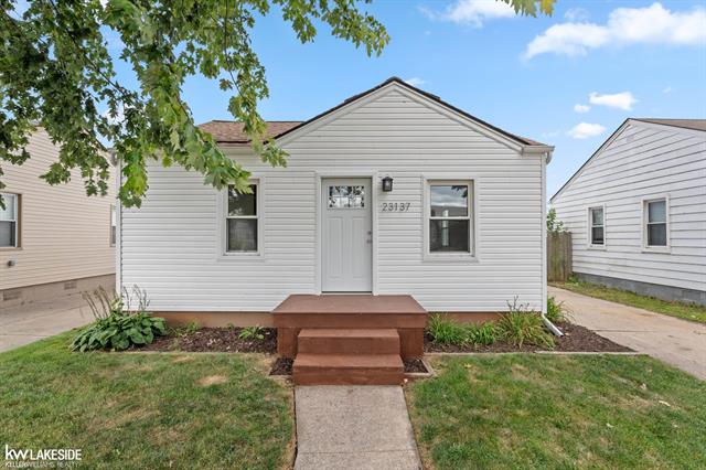front view picture of 23137 Doremus, Saint Clair Shores, MI. 48080