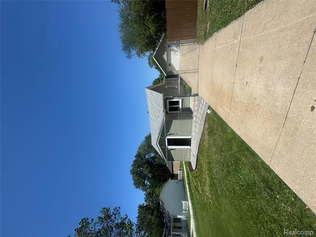 front view picture of 21705 Maxine, Saint Clair Shores, MI. 48080