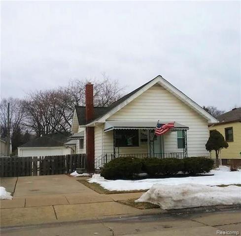 front view picture of 22079 Oakwood, Eastpointe, MI. 48021