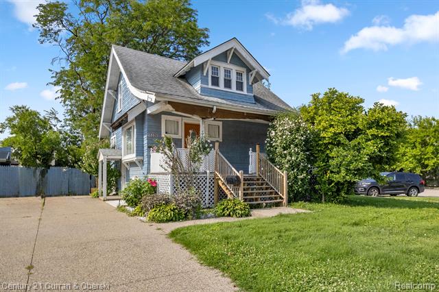 front view picture of 15326 9 Mile Rd, Eastpointe, MI. 48021