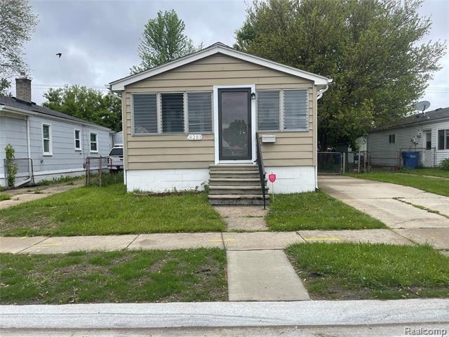 front view picture of 8283 Paige, Warren, MI. 48089
