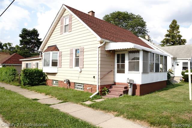 front view picture of 7003 Paige, Warren, MI. 48091