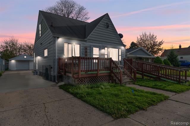 front view picture of 7044 Continental, Warren, MI. 48091