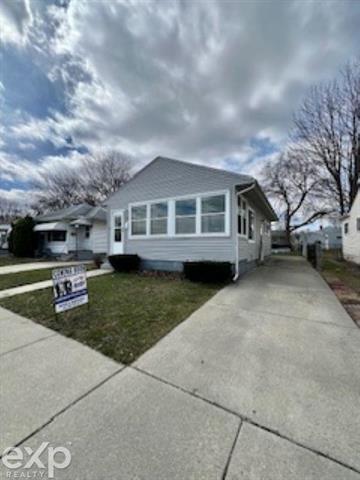 front view picture of 22139 Wilmot, Eastpointe, MI. 48021