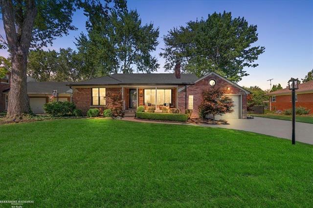 front view picture of 21633 Edgewood, Saint Clair Shores, MI. 48080