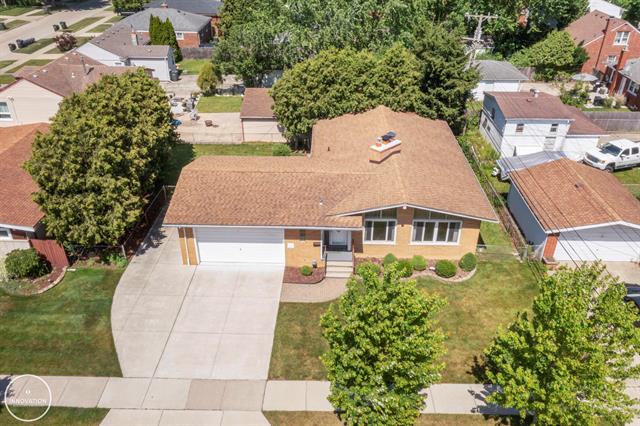 front view picture of 23005 Malvern, Saint Clair Shores, MI. 48080