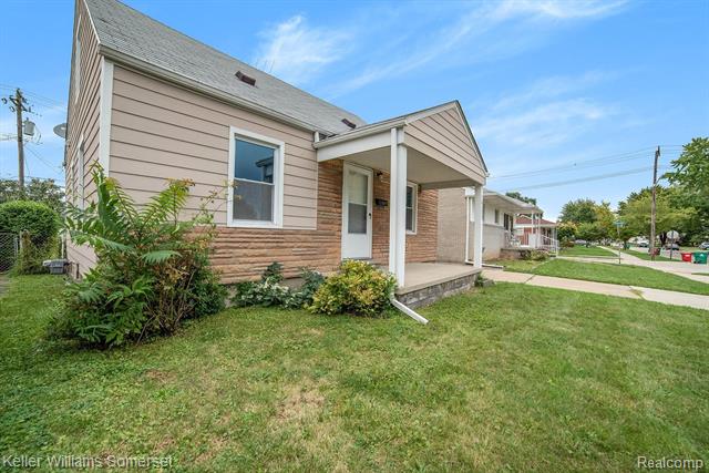 front view picture of 18123 Oak, Eastpointe, MI. 48021