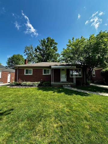 front view picture of 20701 Elizabeth, Saint Clair Shores, MI. 48080