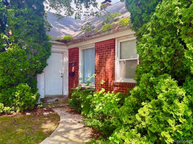 front view picture of 22772 Brittany Ave, Eastpointe, MI. 48021