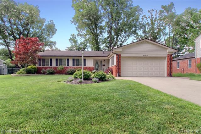 front view picture of 43525 Galway Dr, Northville, MI. 48167