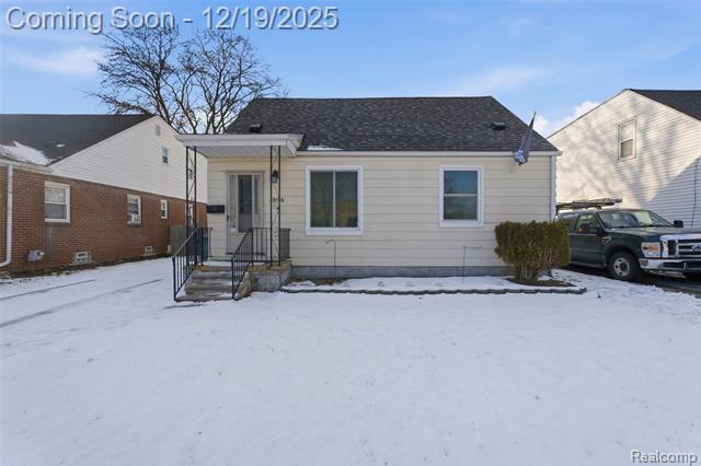 front view picture of 22785 Schroeder, Eastpointe, MI. 48021