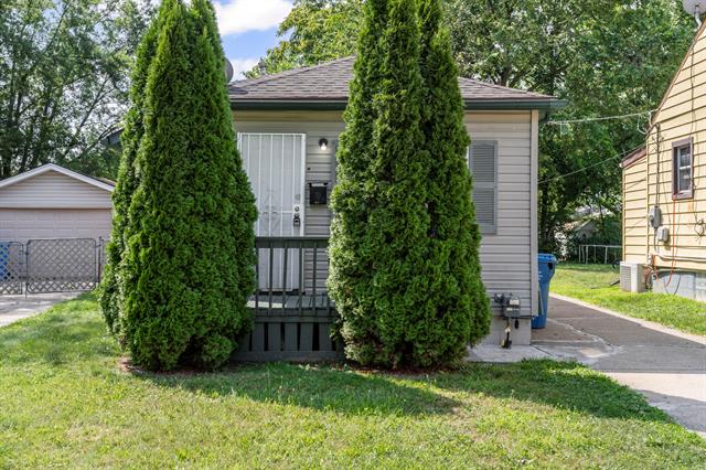 front view picture of 11036 Republic, Warren, MI. 48089