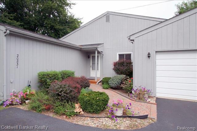 front view picture of 20831 Orchard Lake Rd, Farmington, MI. 48336