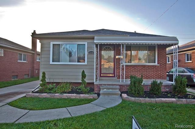 front view picture of 22704 Harmon, Saint Clair Shores, MI. 48080
