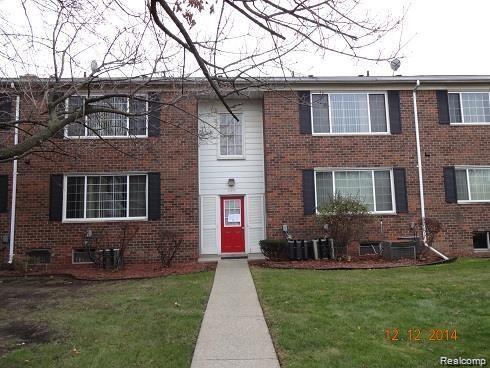 front view picture of 25300 Shiawassee Cir, Southfield, MI. 48033