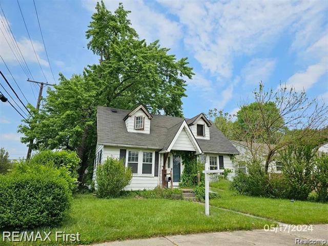 front view picture of 22503 Clairwood, Saint Clair Shores, MI. 48080