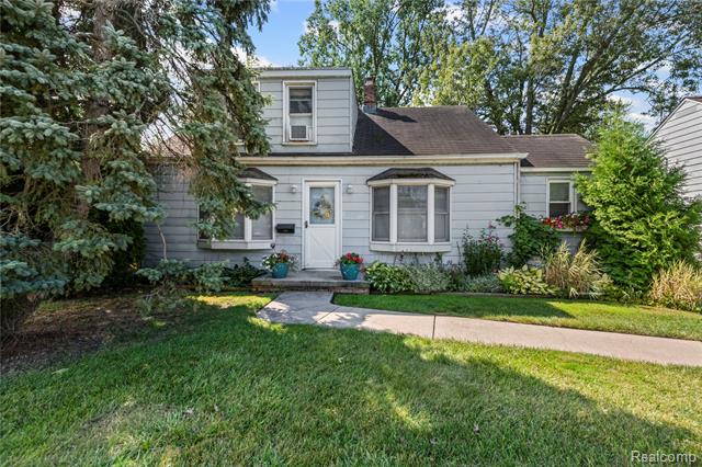 front view picture of 22606 Liberty, Saint Clair Shores, MI. 48080