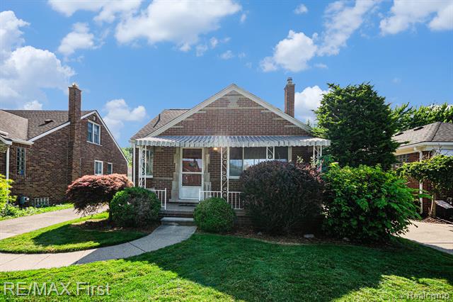 front view picture of 23015 Courtland, Eastpointe, MI. 48021