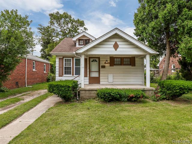 front view picture of 15358 Charles R, Eastpointe, MI. 48021