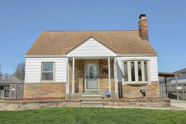 front view picture of 22915 Beechwood, Eastpointe, MI. 48021