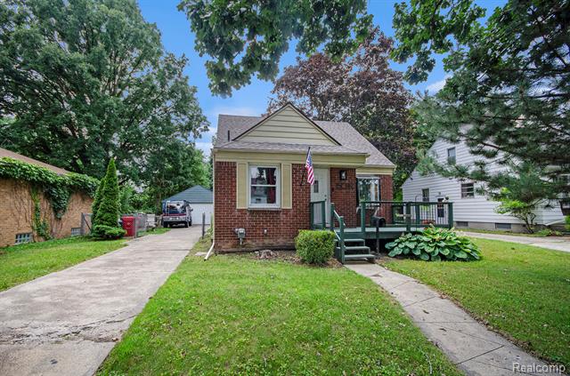 front view picture of 15042 Charles R, Eastpointe, MI. 48021