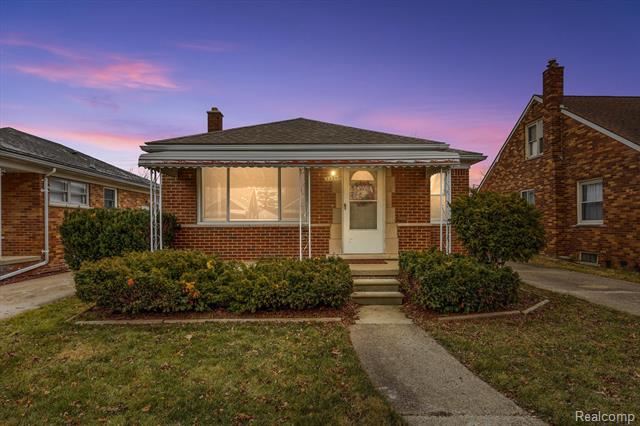 front view picture of 22780 Courtland, Eastpointe, MI. 48021