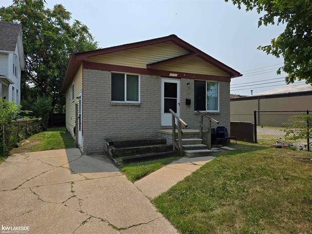 front view picture of 8030 Jewett, Warren, MI. 48089