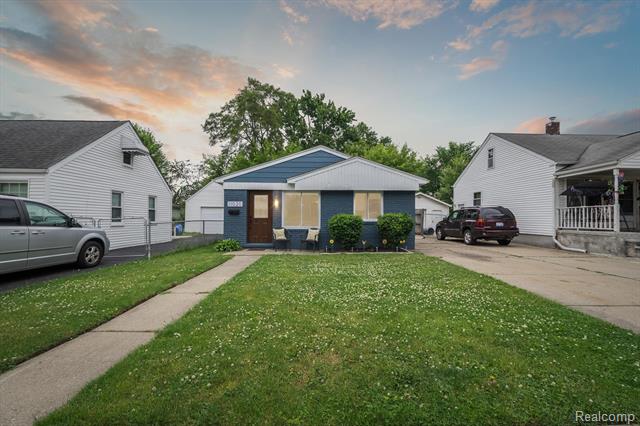 front view picture of 11020 Jewett, Warren, MI. 48089