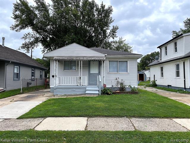 front view picture of 11076 Essex, Warren, MI. 48089