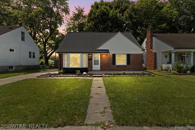 front view picture of 23041 Shakespeare, Eastpointe, MI. 48021
