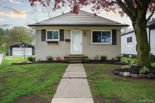 front view picture of 16282 Evergreen, Eastpointe, MI. 48021