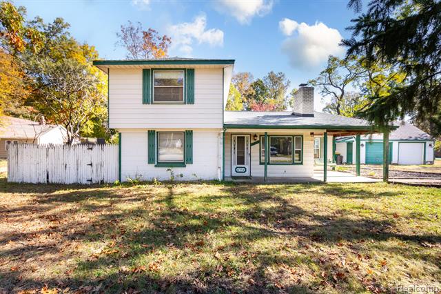 front view picture of 21048 Whitlock St, Farmington, MI. 48336