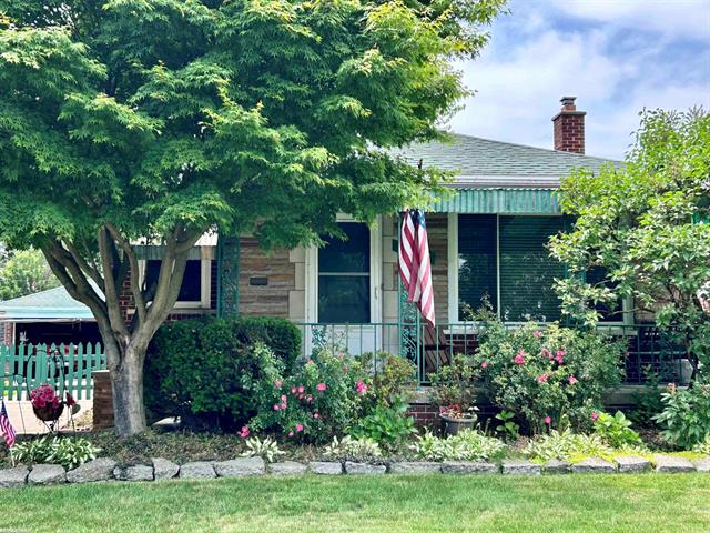 front view picture of 23311 Courtland, Eastpointe, MI. 48021
