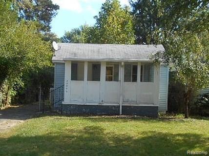 front view picture of 20956 Rensselaer Ave, Farmington, MI. 48336