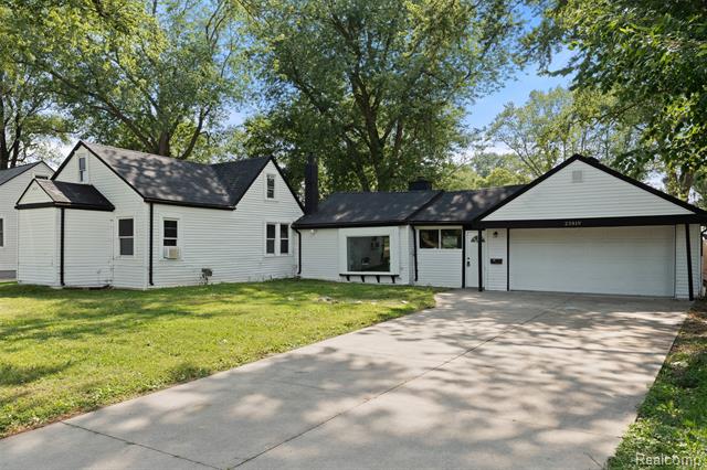 front view picture of 23819 Wellington, Warren, MI. 48089