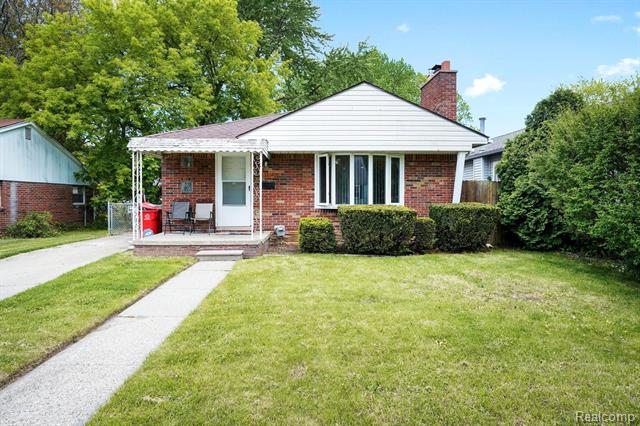 front view picture of 23116 Beechwood, Eastpointe, MI. 48021