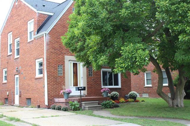 front view picture of 23009 Hayes, Eastpointe, MI. 48021