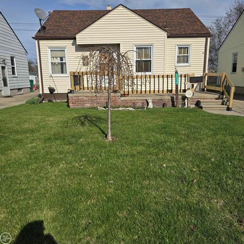 front view picture of 23320 Lexington, Eastpointe, MI. 48021
