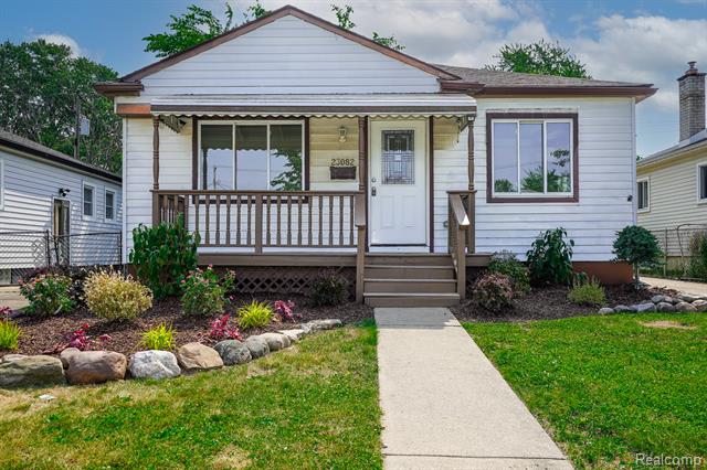 front view picture of 23082 Tuscany, Eastpointe, MI. 48021