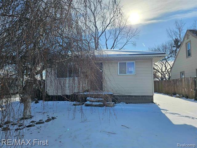 front view picture of 11066 Stephens, Warren, MI. 48089