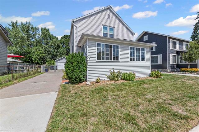 front view picture of 22419 Hanson Ct, Saint Clair Shores, MI. 48080
