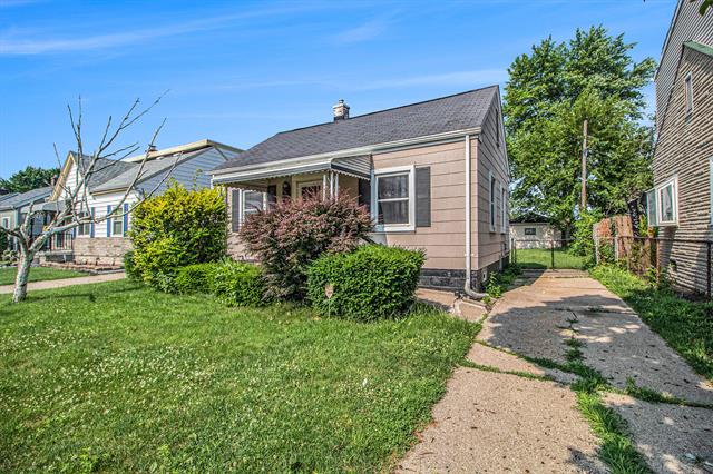 front view picture of 23135 Melrose, Eastpointe, MI. 48021